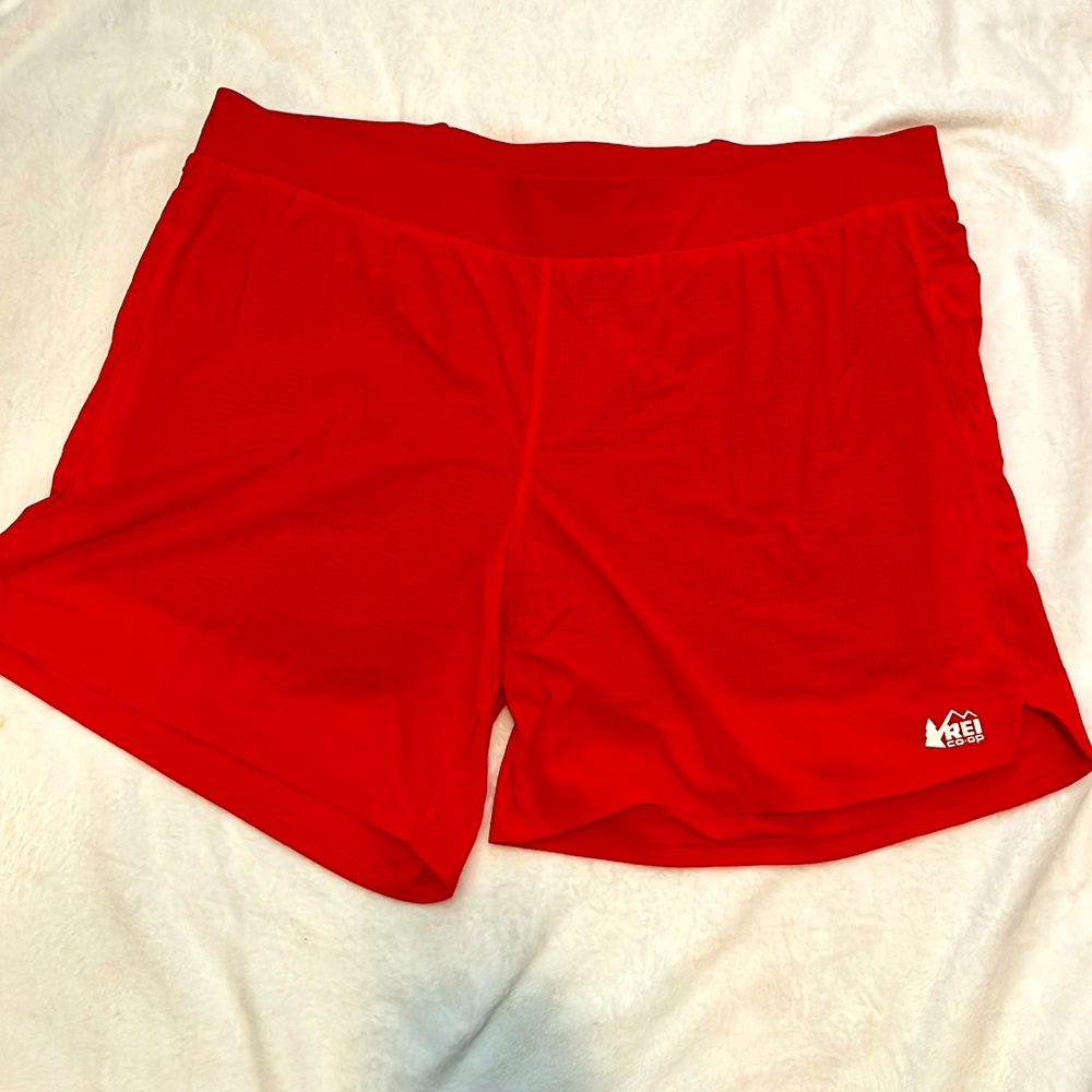 Orange REI men’s shorts with lining